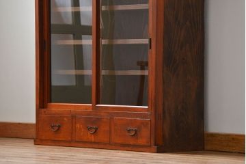 アンティーク家具　アンティーク 古い木の大振りな薄型収納棚(食器棚、飾り棚)