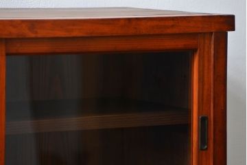 アンティーク家具　アンティーク 古い木の大振りな薄型収納棚(食器棚、飾り棚)