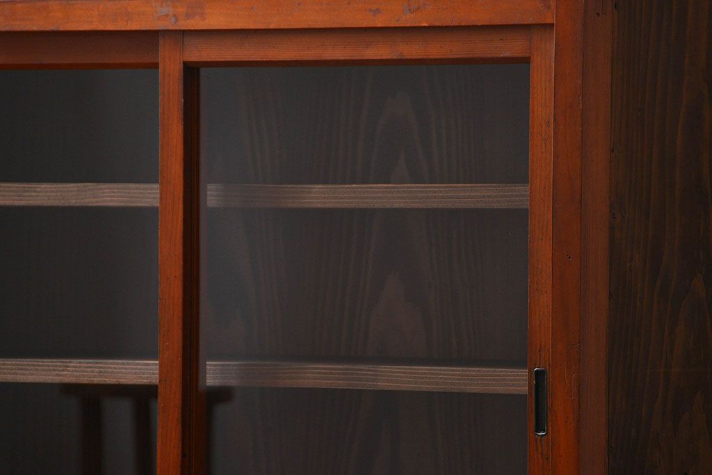 アンティーク家具　アンティーク 古い木の大振りな薄型収納棚(食器棚、飾り棚)