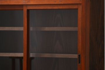 アンティーク家具　アンティーク 古い木の大振りな薄型収納棚(食器棚、飾り棚)