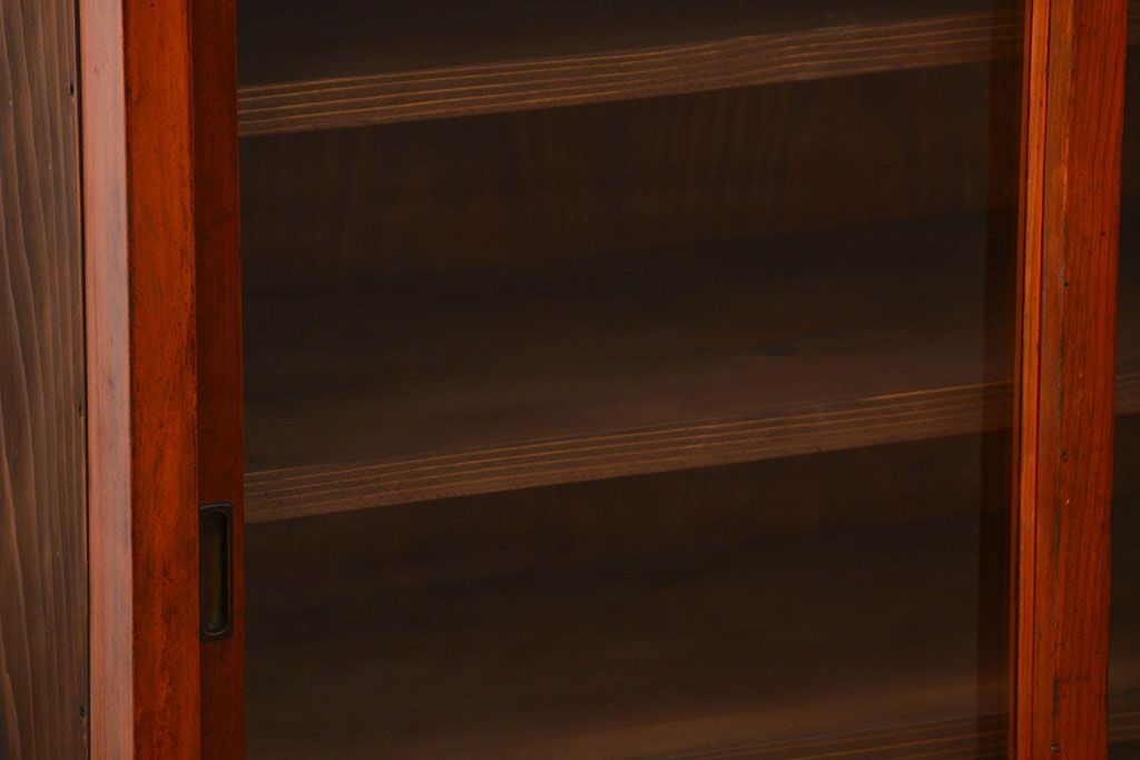 アンティーク家具　アンティーク 古い木の大振りな薄型収納棚(食器棚、飾り棚)