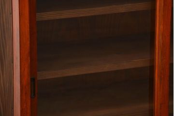 アンティーク家具　アンティーク 古い木の大振りな薄型収納棚(食器棚、飾り棚)