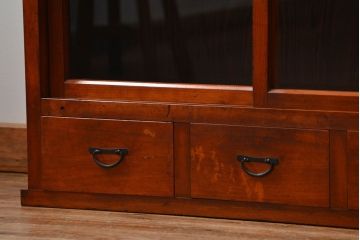 アンティーク家具　アンティーク 古い木の大振りな薄型収納棚(食器棚、飾り棚)