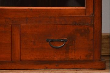 アンティーク家具　アンティーク 古い木の大振りな薄型収納棚(食器棚、飾り棚)