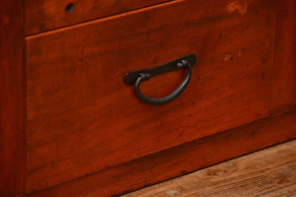 アンティーク家具　アンティーク 古い木の大振りな薄型収納棚(食器棚、飾り棚)