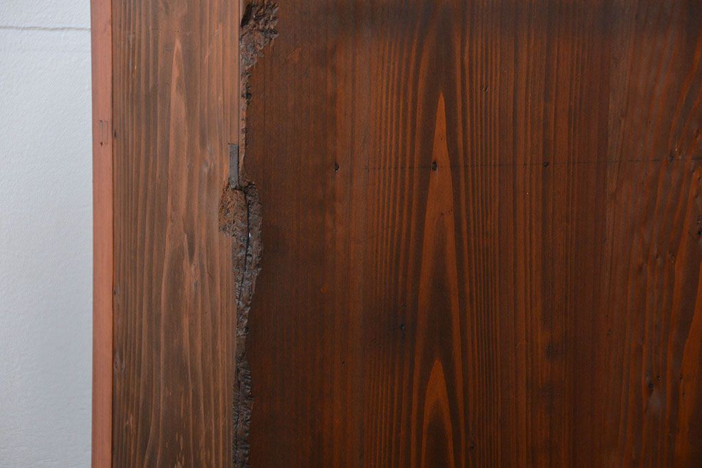 アンティーク家具　アンティーク 古い木の大振りな薄型収納棚(食器棚、飾り棚)