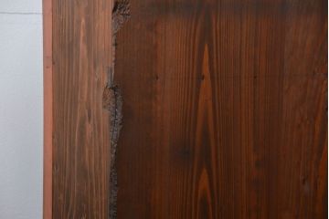 アンティーク家具　アンティーク 古い木の大振りな薄型収納棚(食器棚、飾り棚)