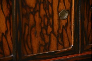 レトロ家具　昭和レトロ 小振りな黒柿杢目茶箪笥(収納棚)
