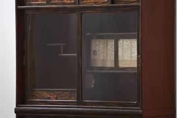 レトロ家具　昭和レトロ 小振りな黒柿杢目茶箪笥(収納棚)