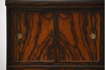 レトロ家具　昭和レトロ 小振りな黒柿杢目茶箪笥(収納棚)