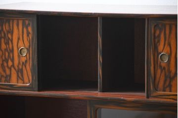 レトロ家具　昭和レトロ 小振りな黒柿杢目茶箪笥(収納棚)