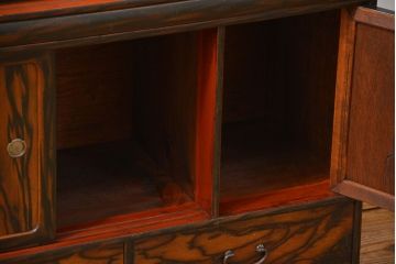 レトロ家具　昭和レトロ 小振りな黒柿杢目茶箪笥(収納棚)