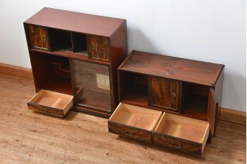 レトロ家具　昭和レトロ 小振りな黒柿杢目茶箪笥(収納棚)