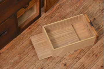 アンティーク家具　古民具・骨董 金具の立派な時代箪笥ローボード(2)(ローチェスト)