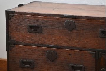 アンティーク家具　古民具・骨董 金具の立派な時代箪笥ローボード(2)(ローチェスト)