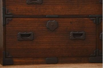 アンティーク家具　古民具・骨董 金具の立派な時代箪笥ローボード(2)(ローチェスト)