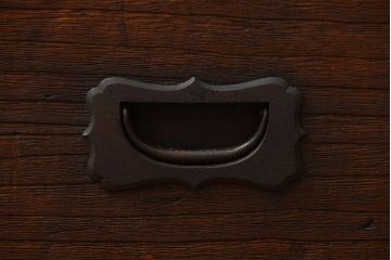 アンティーク家具　古民具・骨董 金具の立派な時代箪笥ローボード(2)(ローチェスト)