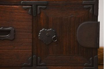 アンティーク家具　古民具・骨董 金具の立派な時代箪笥ローボード(2)(ローチェスト)