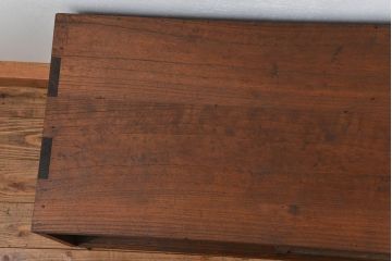 アンティーク家具　アンティーク 結霜ガラス入りの鉄脚ローボード(収納棚)