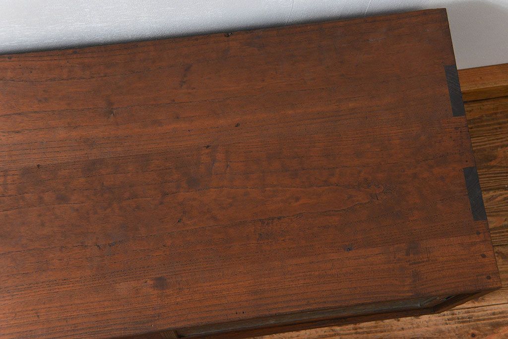 アンティーク家具　アンティーク 結霜ガラス入りの鉄脚ローボード(収納棚)