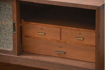 アンティーク家具　アンティーク 結霜ガラス入りの鉄脚ローボード(収納棚)