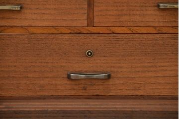 アンティーク家具　アンティーク 結霜ガラス入りの鉄脚ローボード(収納棚)