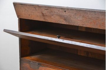 アンティーク家具　アンティーク 古い木の使い込まれたパタパタ下駄箱(収納棚)