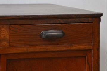 アンティーク家具　アンティーク 杢目の素晴らしい総欅材の脚付きカウンターテーブル(机、作業台)