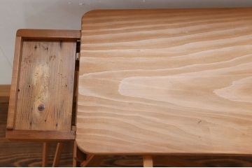 アンティーク雑貨　イギリスアンティーク 折り畳み式のアーム付きアイロン台