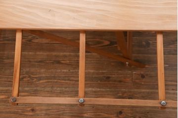 アンティーク雑貨　イギリスアンティーク 折り畳み式のアーム付きアイロン台