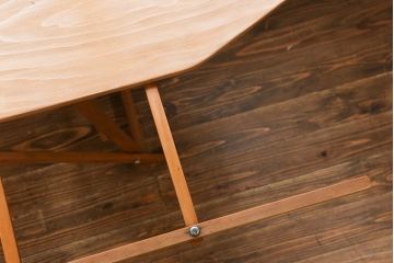 アンティーク雑貨　イギリスアンティーク 折り畳み式のアーム付きアイロン台