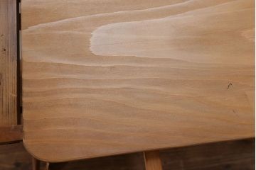 アンティーク雑貨　イギリスアンティーク 折り畳み式のアーム付きアイロン台