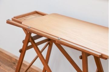 アンティーク雑貨　イギリスアンティーク 折り畳み式のアーム付きアイロン台