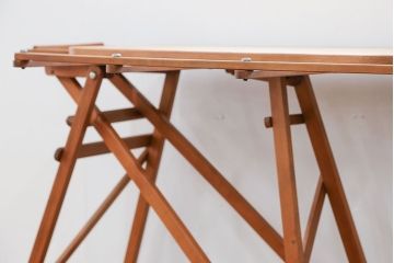 アンティーク雑貨　イギリスアンティーク 折り畳み式のアーム付きアイロン台