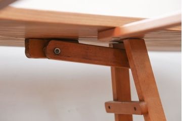 アンティーク雑貨　イギリスアンティーク 折り畳み式のアーム付きアイロン台