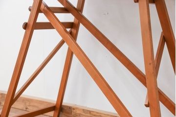 アンティーク雑貨　イギリスアンティーク 折り畳み式のアーム付きアイロン台