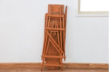 アンティーク雑貨　イギリスアンティーク 折り畳み式のアーム付きアイロン台