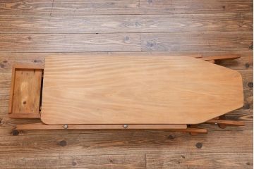 アンティーク雑貨　イギリスアンティーク 折り畳み式のアーム付きアイロン台