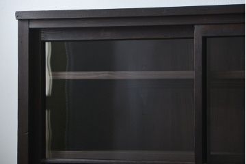 アンティーク家具　アンティーク 簡素な作りの大きな薄型収納棚(ガラスケース、飾り棚)