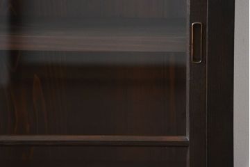 アンティーク家具　アンティーク 簡素な作りの大きな薄型収納棚(ガラスケース、飾り棚)