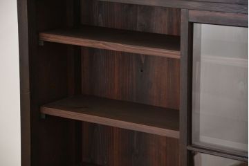 アンティーク家具　アンティーク 簡素な作りの大きな薄型収納棚(ガラスケース、飾り棚)