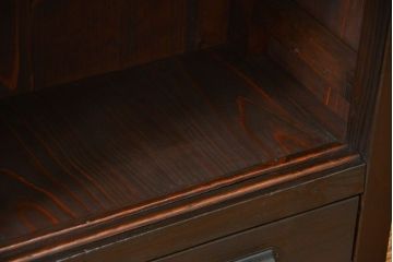 アンティーク家具　アンティーク 簡素な作りの大きな薄型収納棚(ガラスケース、飾り棚)