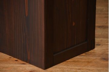 アンティーク家具　アンティーク 簡素な作りの大きな薄型収納棚(ガラスケース、飾り棚)