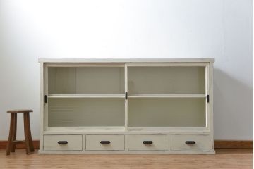 アンティーク家具　アンティークペイント 銀モールガラス入りの大きな収納棚(サイドボード、リビングボード)