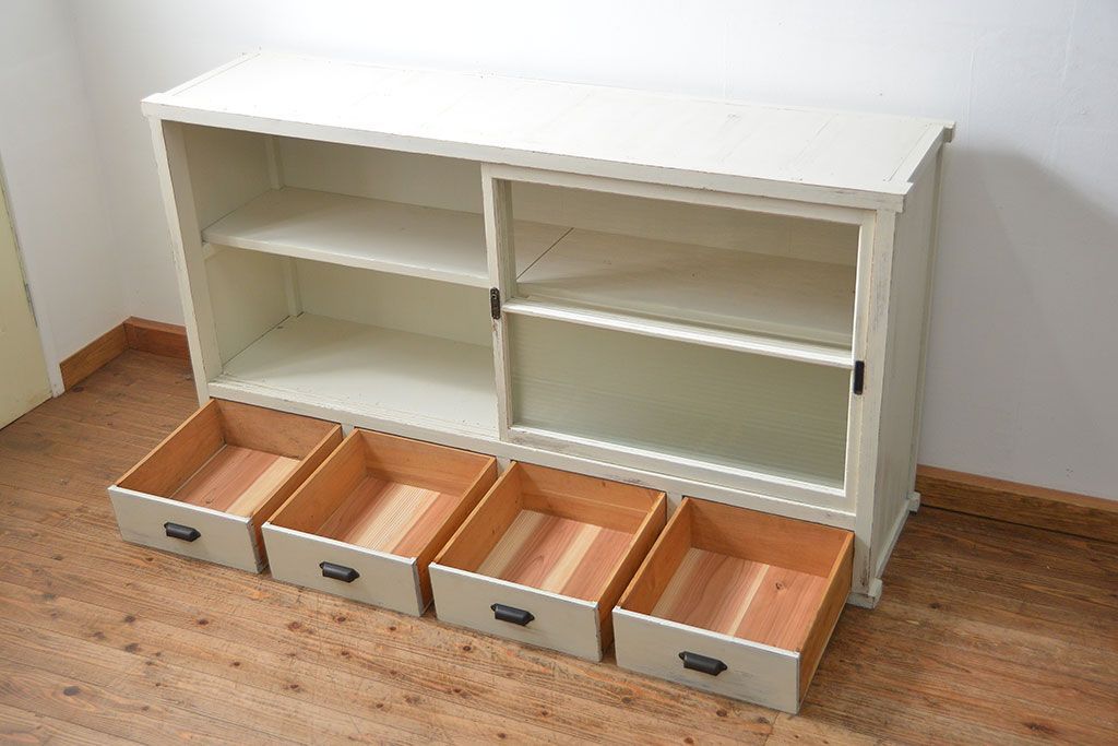 アンティーク家具　アンティークペイント 銀モールガラス入りの大きな収納棚(サイドボード、リビングボード)