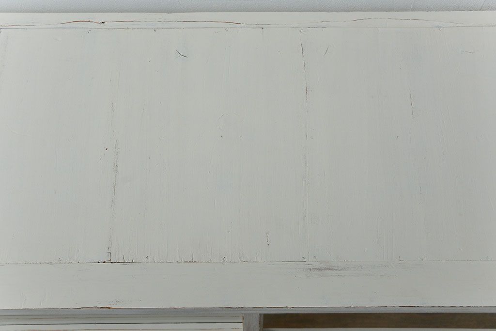 アンティーク家具　アンティークペイント 銀モールガラス入りの大きな収納棚(サイドボード、リビングボード)