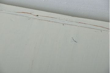 アンティーク家具　アンティークペイント 銀モールガラス入りの大きな収納棚(サイドボード、リビングボード)