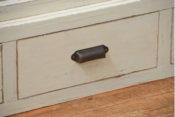 アンティーク家具　アンティークペイント 銀モールガラス入りの大きな収納棚(サイドボード、リビングボード)