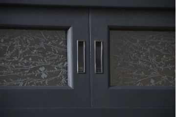 アンティーク家具　【T様ご決済分】アンティーク 結霜ガラス入り!四尺　重ね水屋箪笥