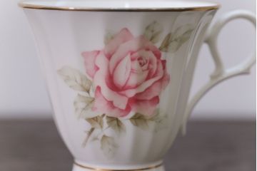 アンティーク雑貨　ノリタケ・大皿、カップ&ソーサー(ノリタケ(Noritake)2客、ホヤ(HOYA)2客)計5点セット